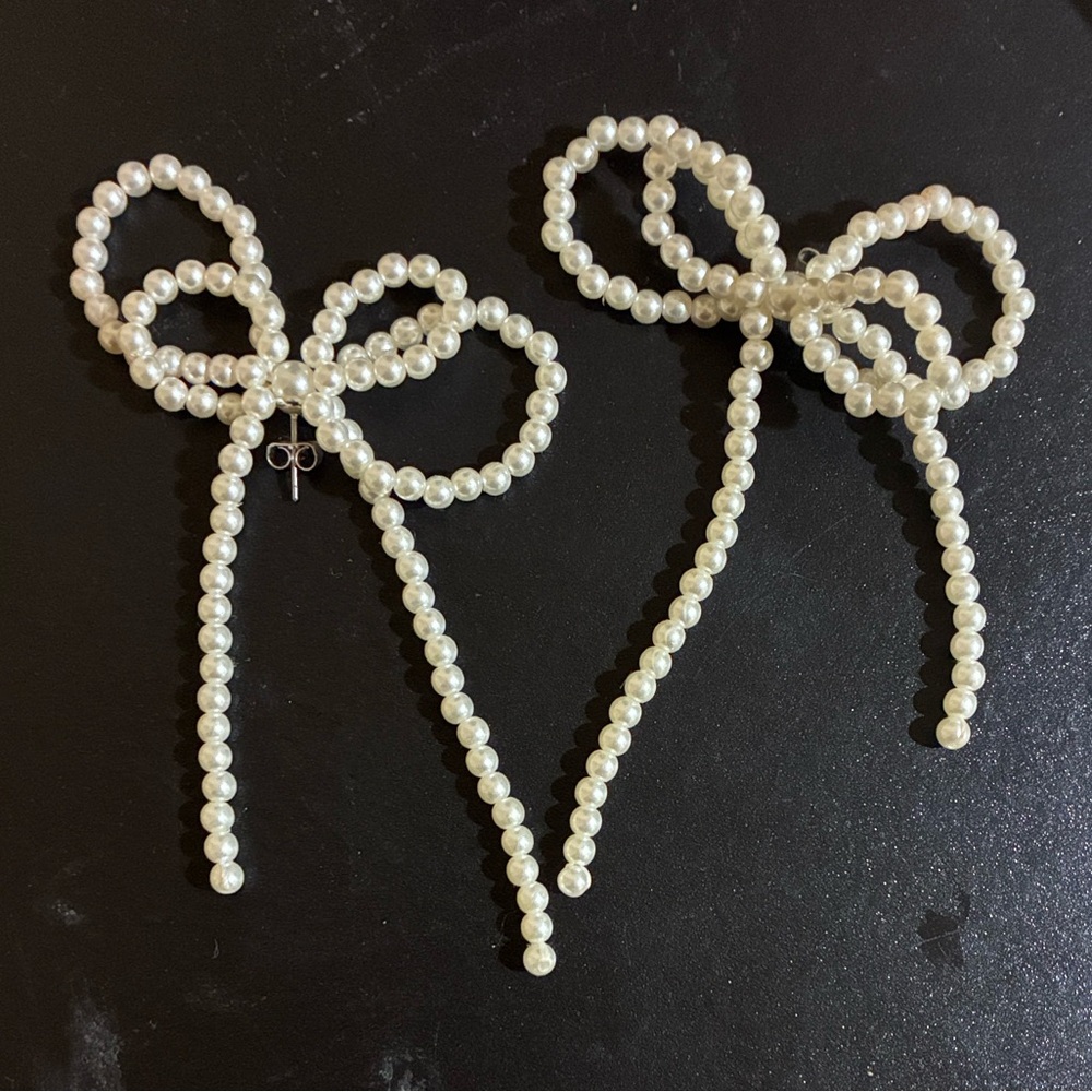 Elegant Pearl Bow Earrings - Jewelry - Picture 2 of 2